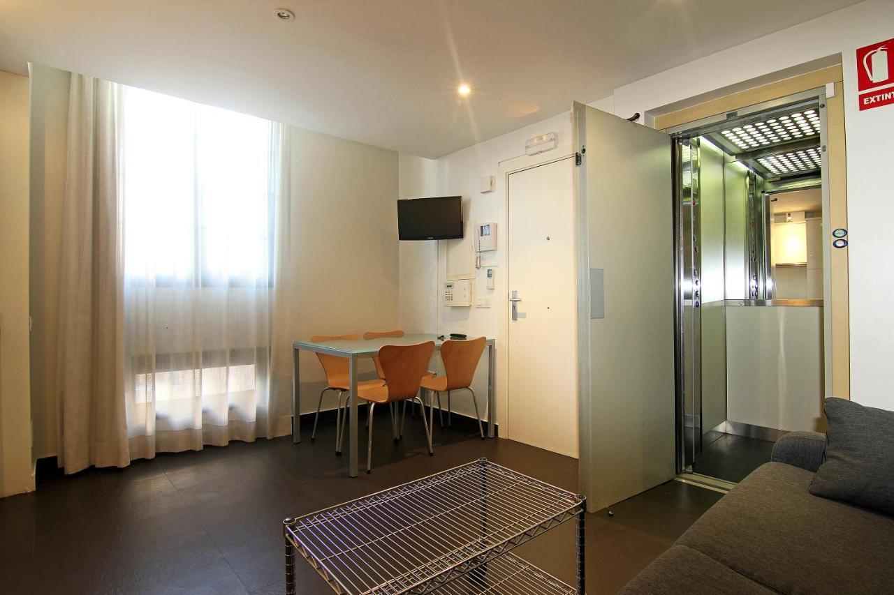 Classbedroom Born Apartments Barcelona Buitenkant foto